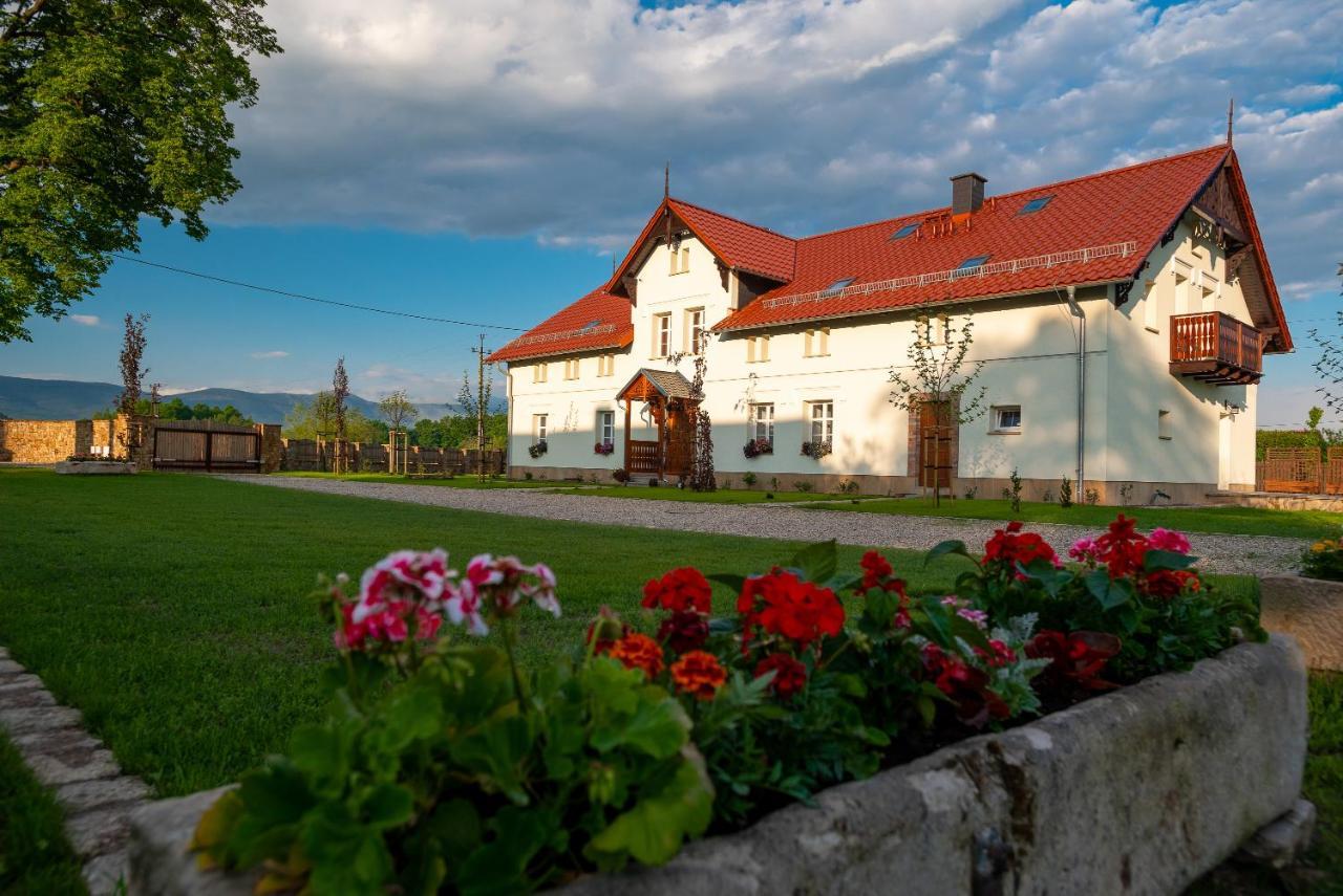 Dworek Wojanow Exterior photo